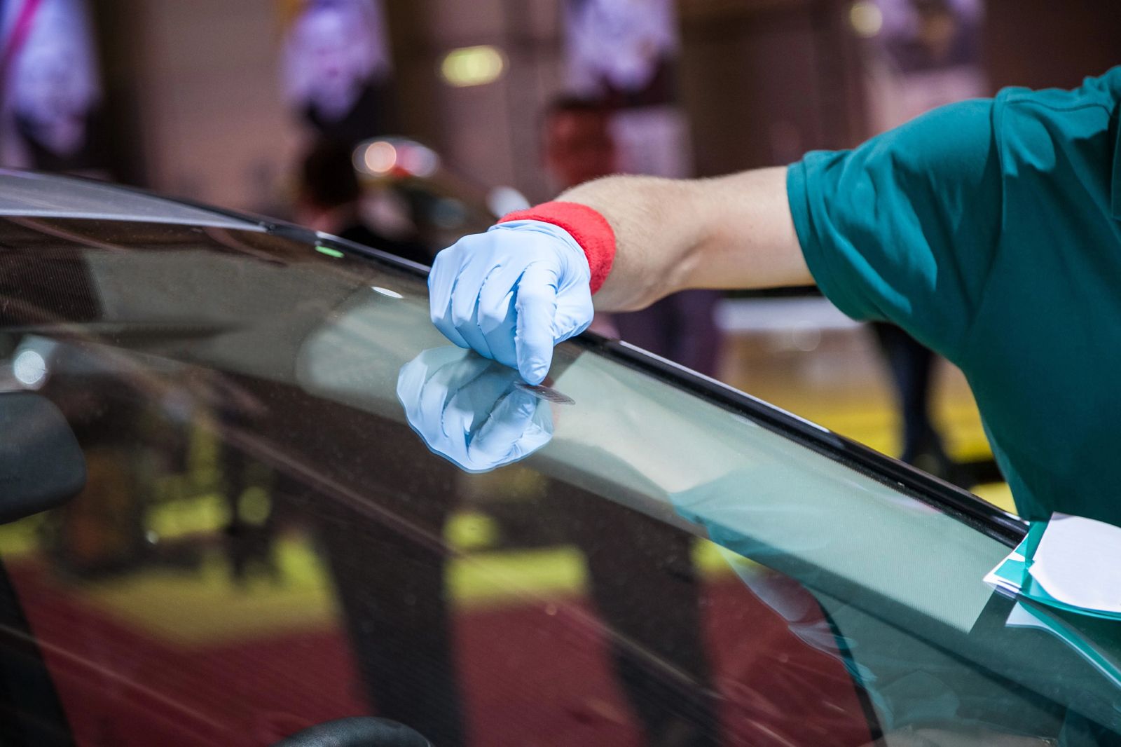 Windshield replacement service